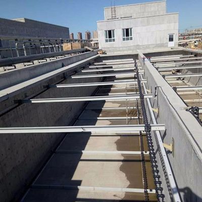 SS304 de Schrapersysteem 18m van de Rustijzermodder de Installatie van de lengtebehandeling van afvalwater