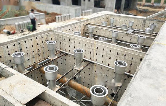 Het witte de Onderschepping van het de Tankvuil van de Waterzuiveringsinstallatie Primaire Sedimentatie Schoonmaken